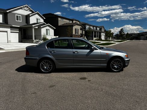 Used 2005 BMW 330xi Sedan AWD/4WD image 5
