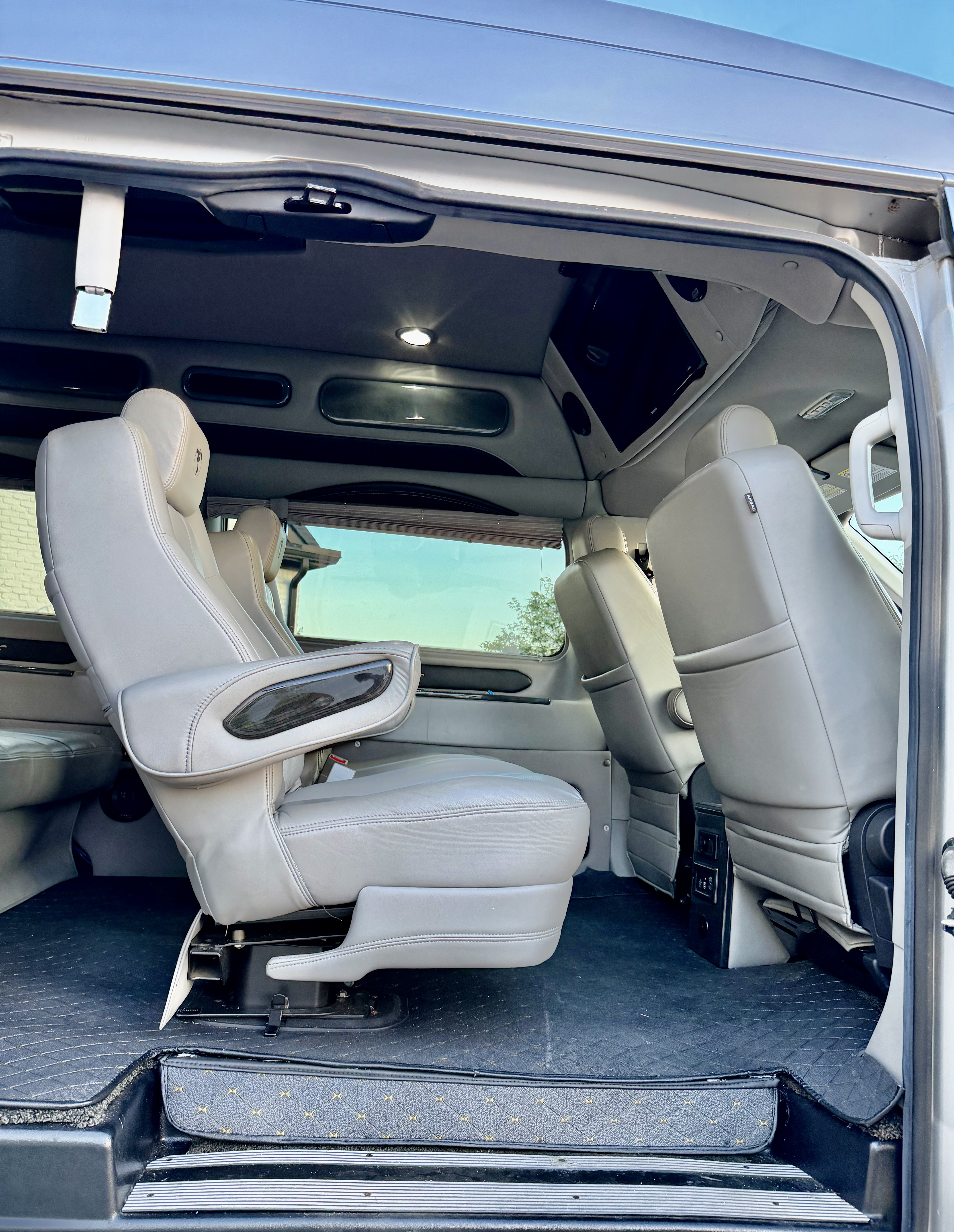 Used 2015 Ford Transit 150 130 Low Roof w/ Exterior Upgrade Package RWD image 16