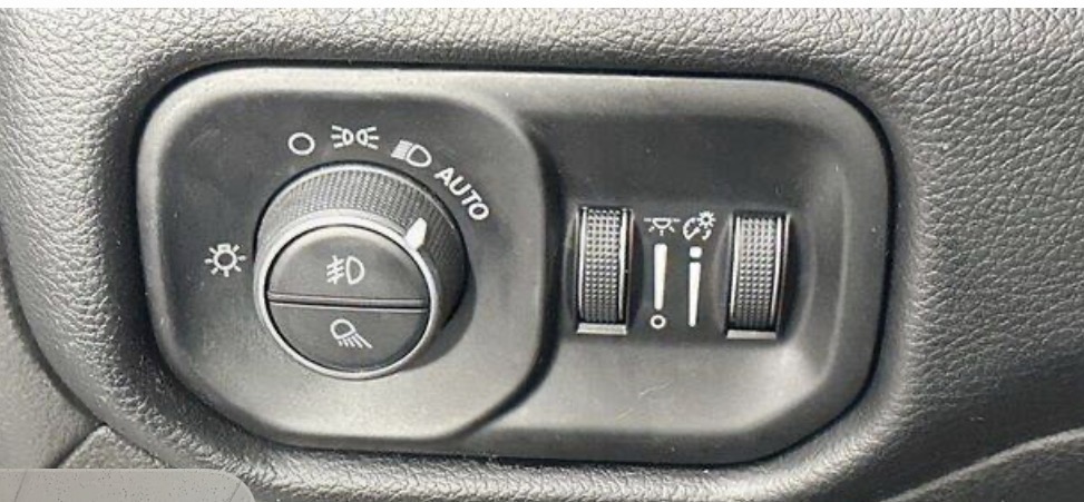 Used 2021 RAM 1500 Laramie AWD/4WD image 9