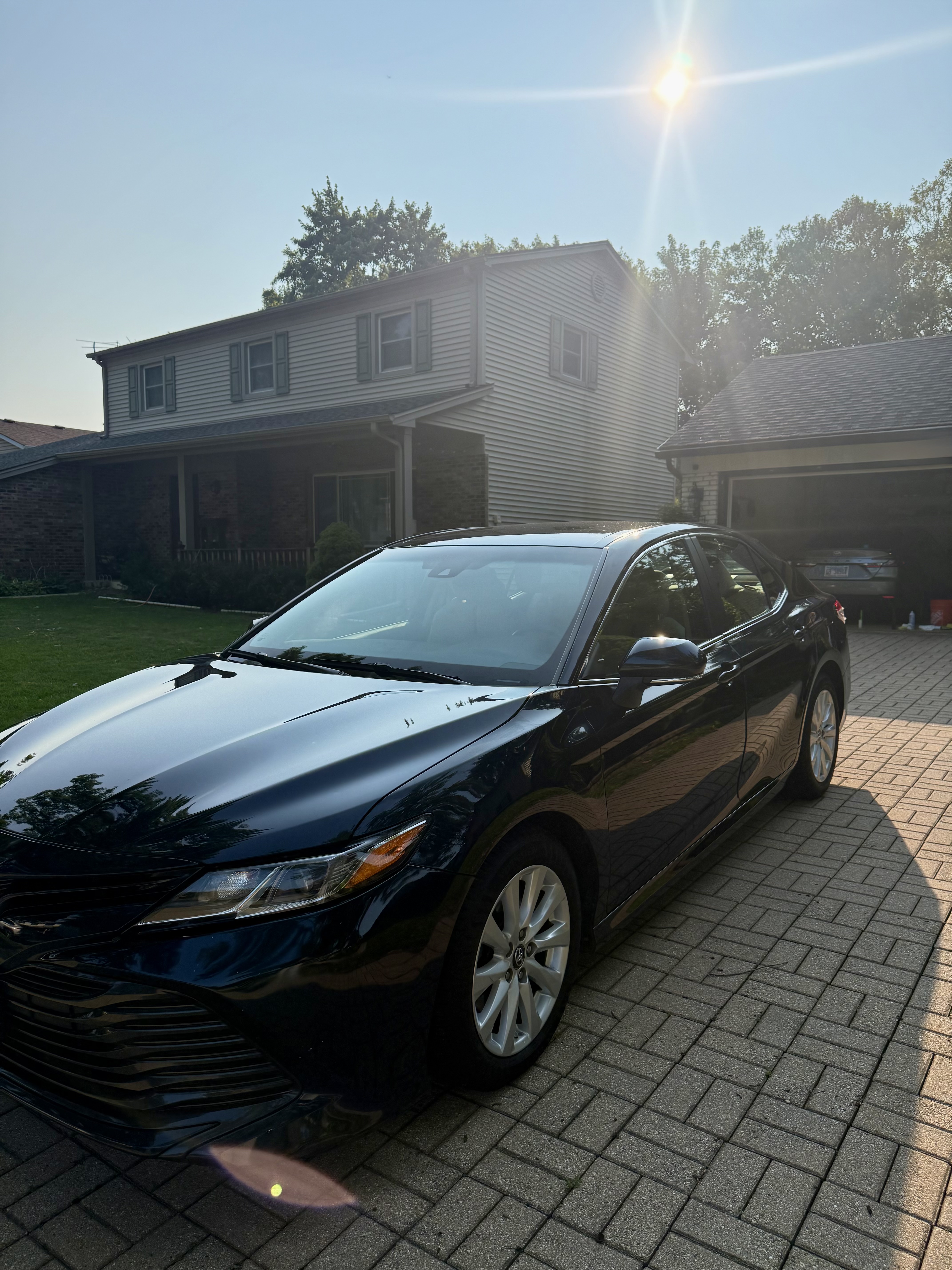 Used 2018 Toyota Camry LE w/ Convenience Package FWD image 1
