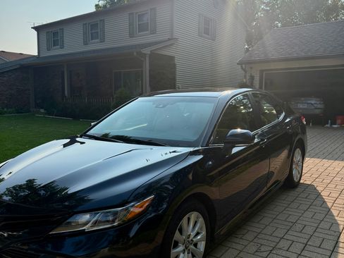 Used 2018 Toyota Camry LE w/ Convenience Package FWD image 1