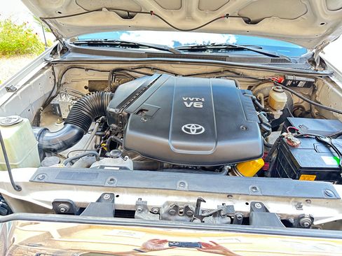 Used 2005 Toyota Tacoma PreRunner RWD image 6