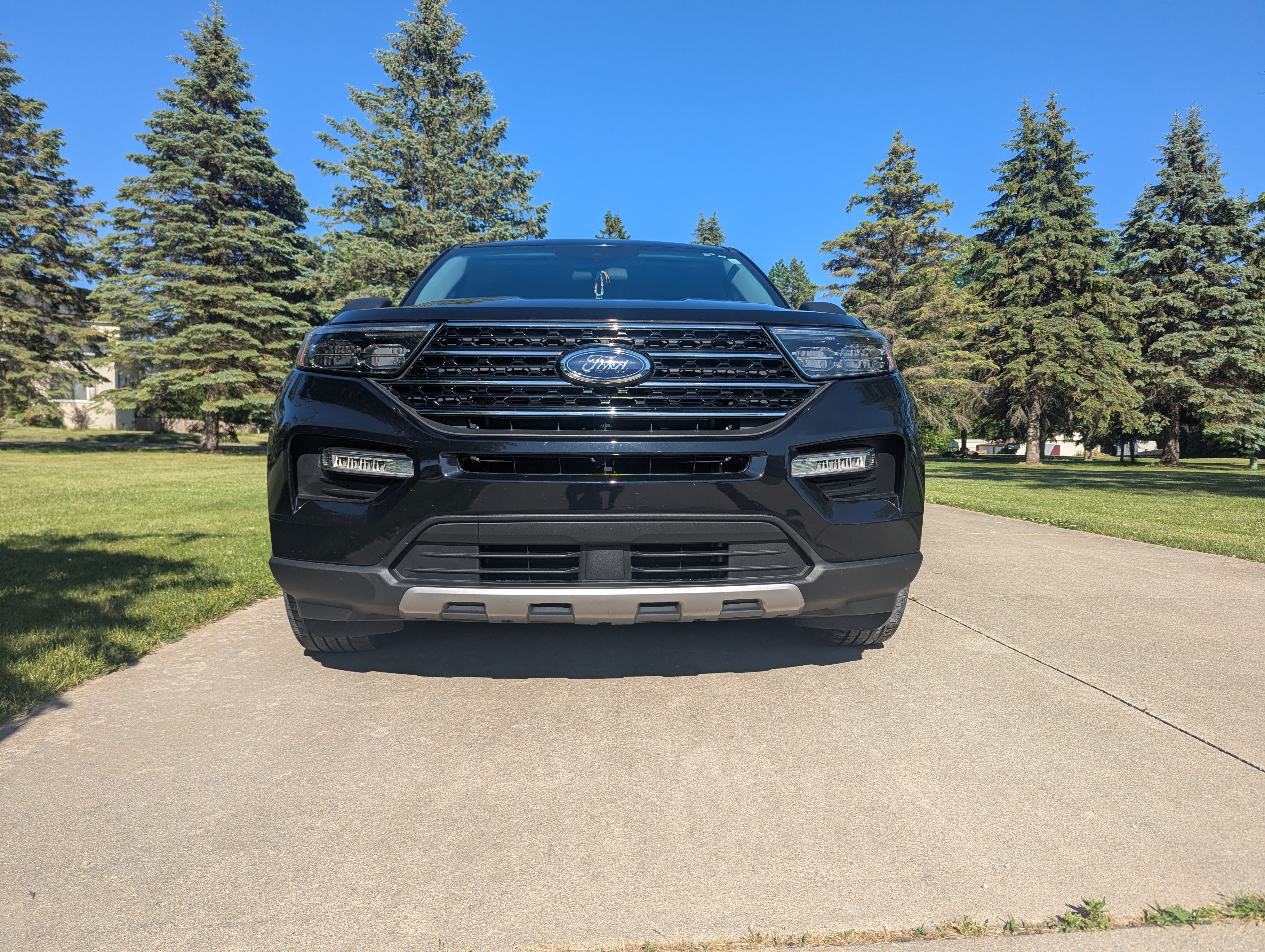 Used 2021 Ford Explorer XLT w/ Equipment Group 202A RWD image 4