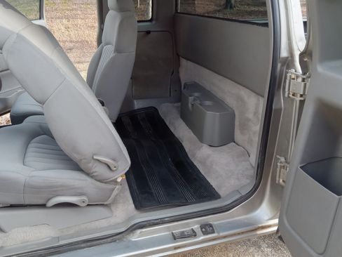 Used 2003 Chevrolet S10 Pickup LS image 5