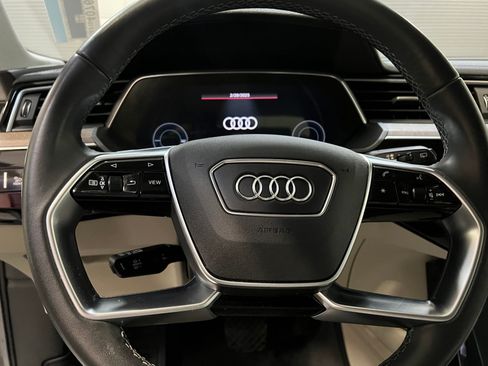 Used 2022 Audi e-tron Premium image 12