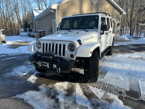 Used 2012 Jeep Wrangler Unlimited Rubicon w/ Connectivity Group image 1