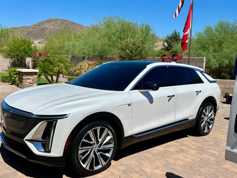 Used 2024 Cadillac Lyriq Luxury RWD image 6