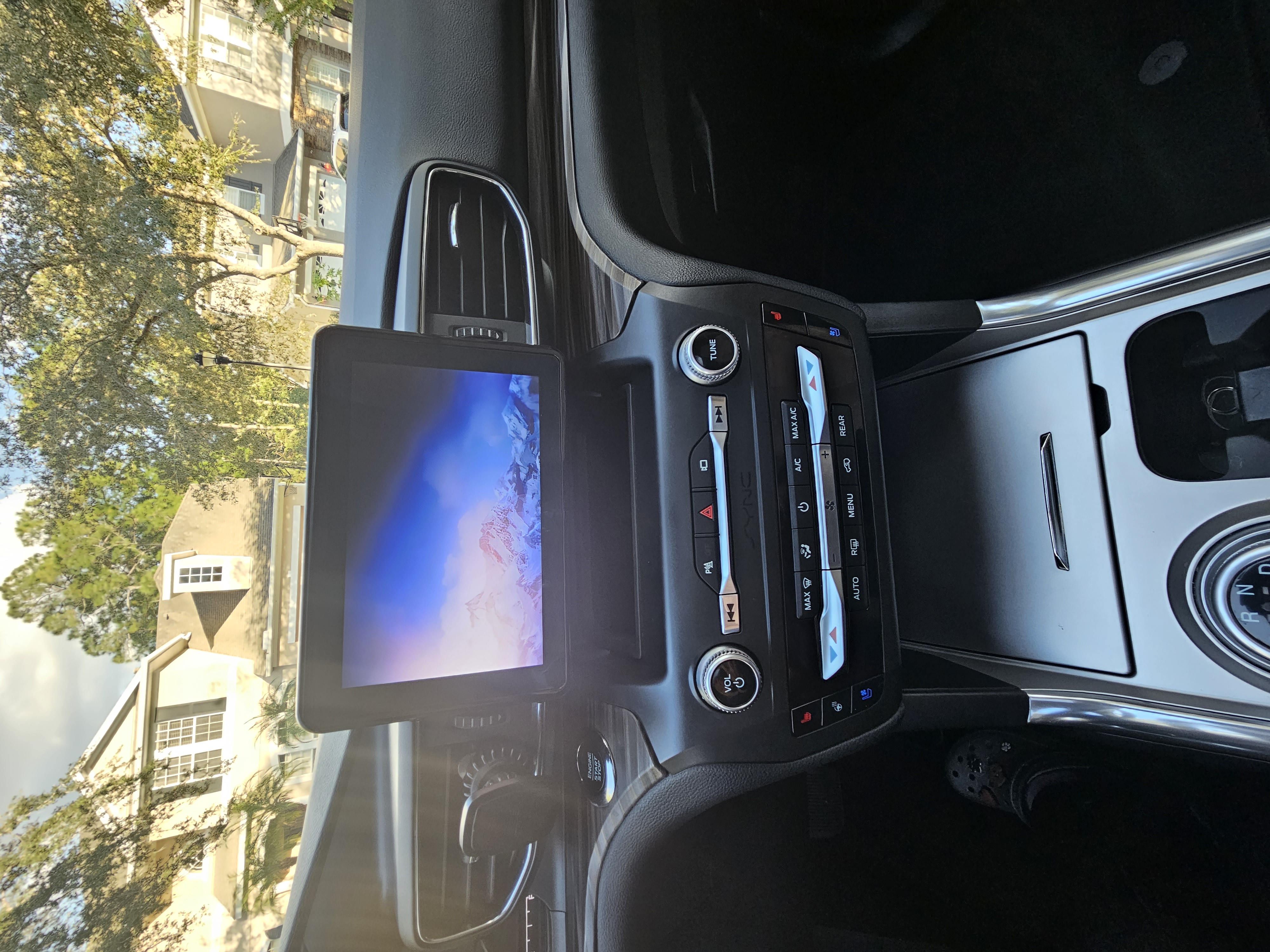 Used 2020 Ford Explorer Limited w/ Class III Trailer Tow Package RWD image 13