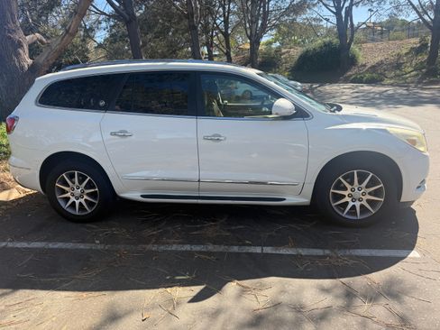 Used 2013 Buick Enclave Leather FWD image 1