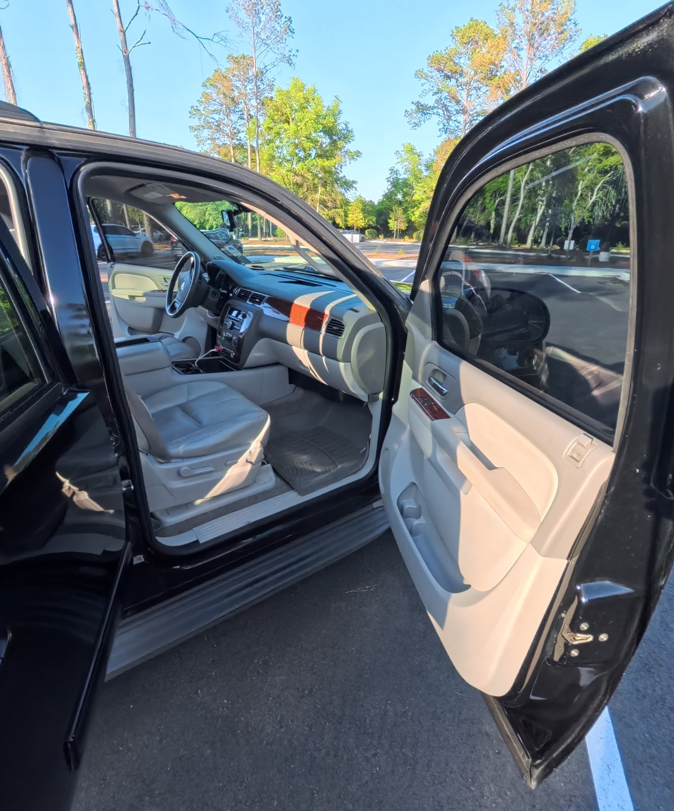 Used 2010 Chevrolet Tahoe LT RWD image 20