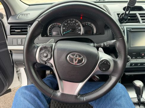 Used 2014 Toyota Camry SE image 4