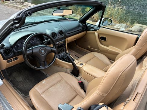 Used 1999 MAZDA MX-5 Miata RWD image 13