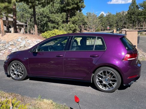 Used 2018 Volkswagen Golf 4-Door image 6