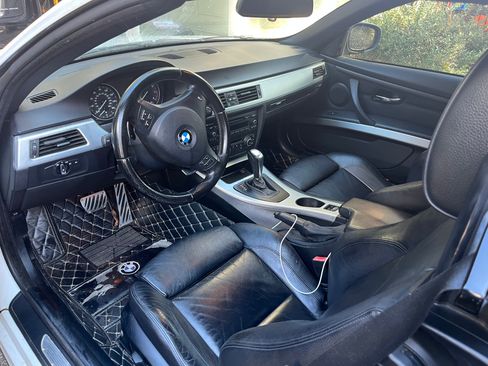 Used 2012 BMW 335i Convertible image 9