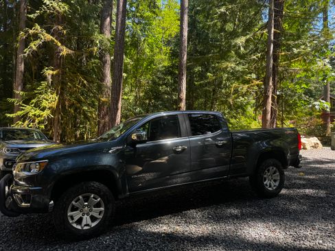 Used 2018 Chevrolet Colorado LT w/ Luxury Package, Chrome AWD/4WD image 4