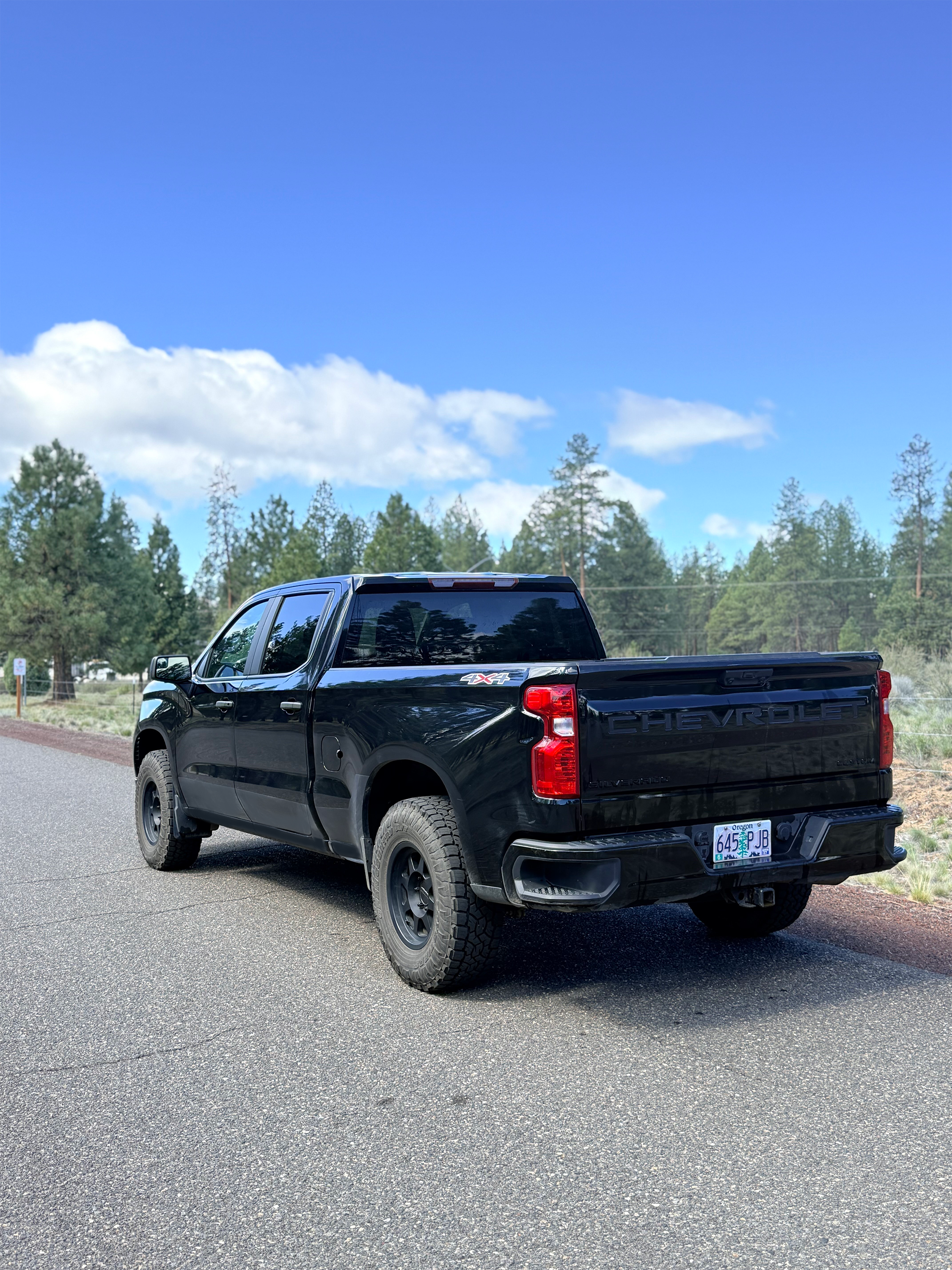 Used 2023 Chevrolet Silverado 1500 Custom w/ LPO, Dark Essentials Package AWD/4WD image 6