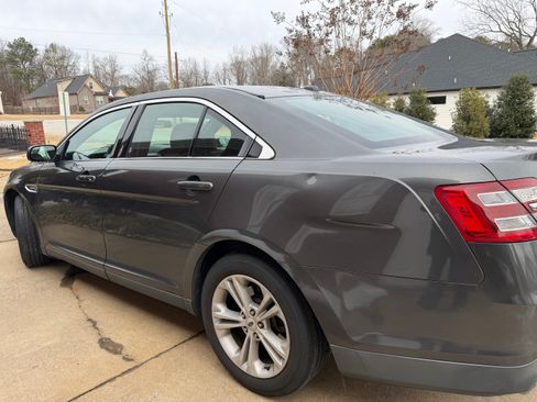 Used 2015 Ford Taurus SEL w/ Equipment Group 201A image 9