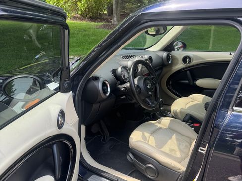 Used 2011 MINI Cooper Countryman FWD image 4