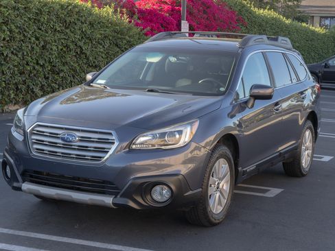 Used 2017 Subaru Outback 2.5i Premium image 5