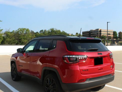 Used 2023 Jeep Compass Latitude w/ Convenience Group AWD/4WD image 8