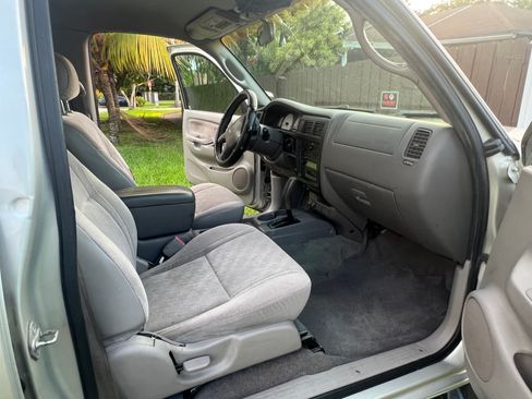 Used 2004 Toyota Tacoma PreRunner image 12