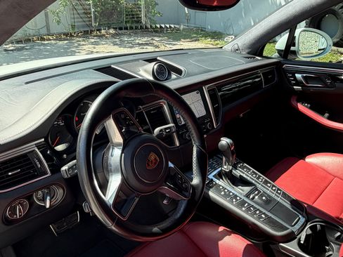 Used 2017 Porsche Macan Turbo image 21