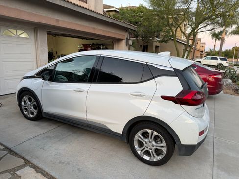 Used 2018 Chevrolet Bolt LT FWD image 2