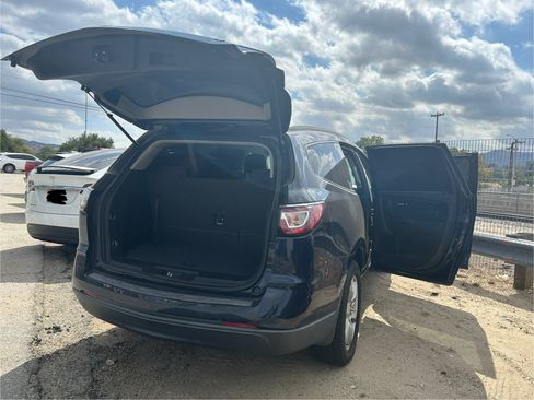 Used 2017 Chevrolet Traverse LT w/ Style and Technology Package image 9