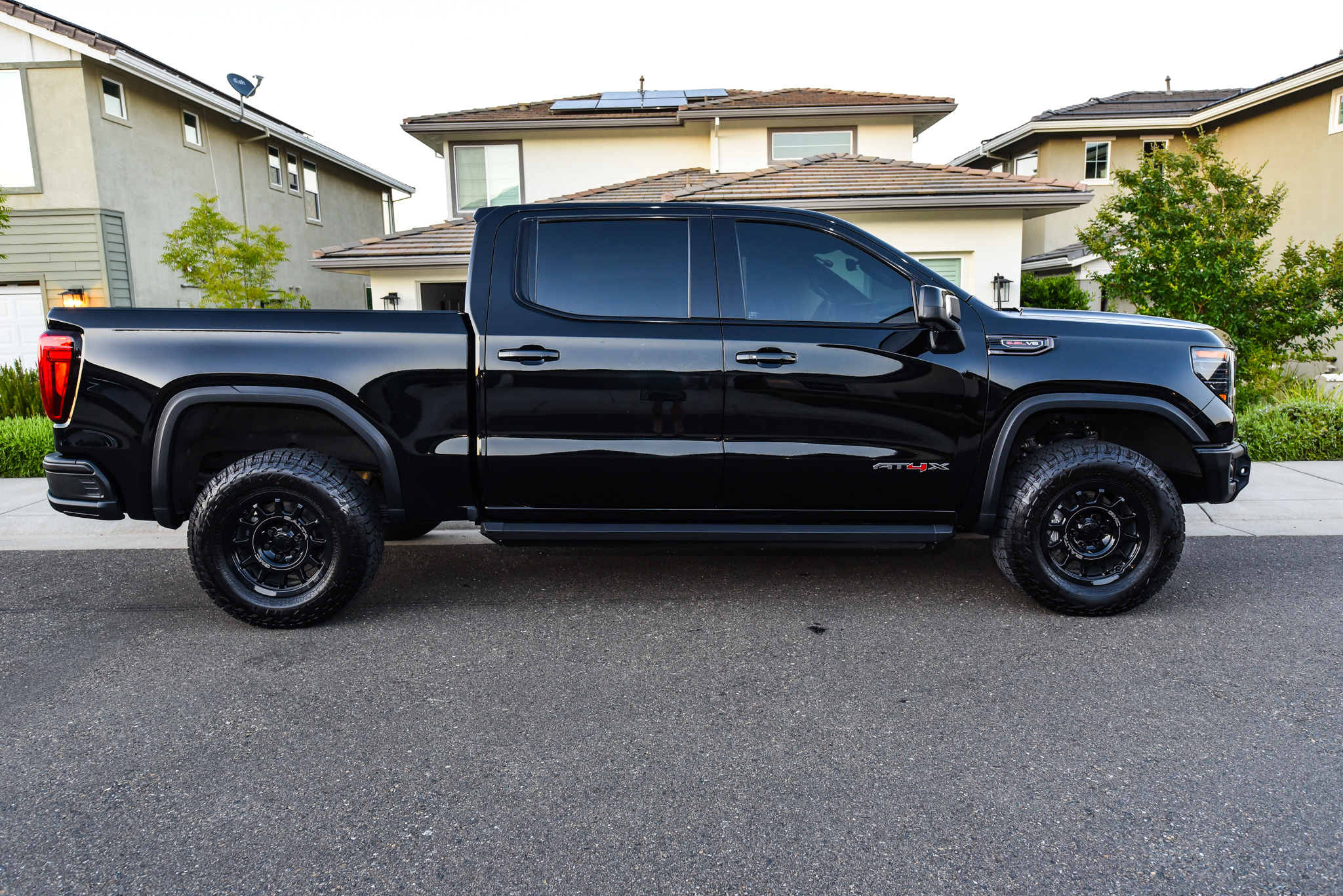 Used 2023 GMC Sierra 1500 AT4X w/ AT4X AEV Edition AWD/4WD image 1