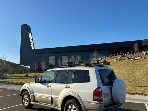 Used 2003 Mitsubishi Montero Limited image 2