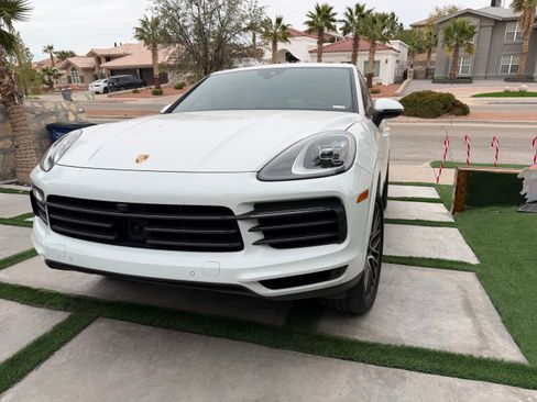 Used 2023 Porsche Cayenne Platinum Edition image 4