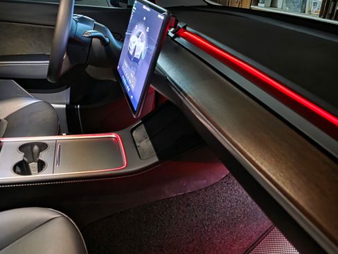 Used 2022 Tesla Model Y Performance image 30