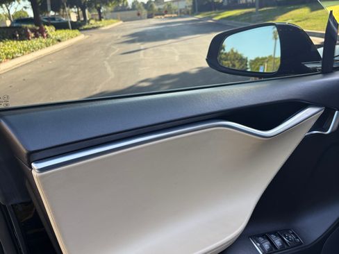 Used 2013 Tesla Model S Performance image 13