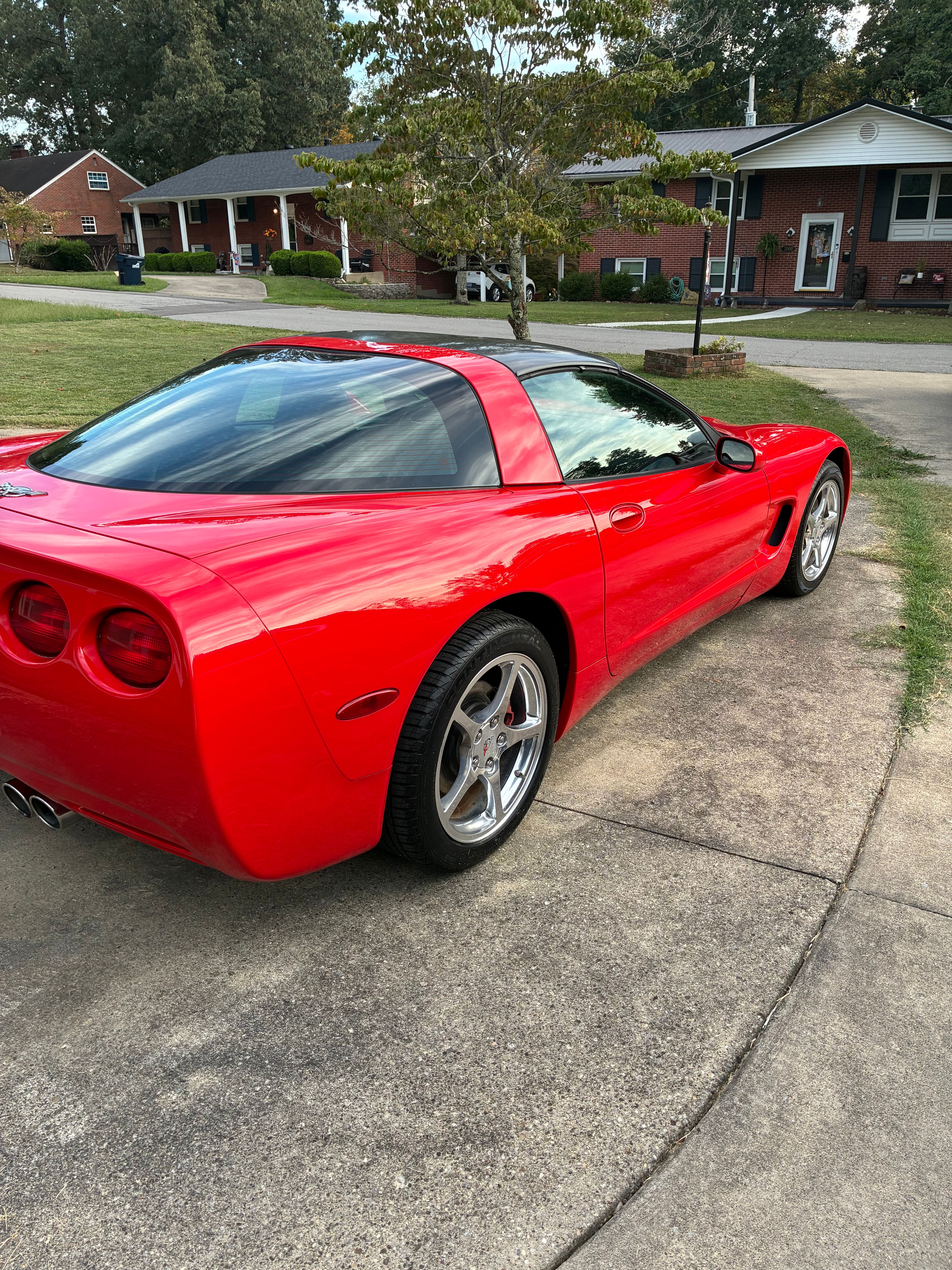 Used 2003 Chevrolet Corvette Coupe w/ Preferred Equipment Group RWD image 9