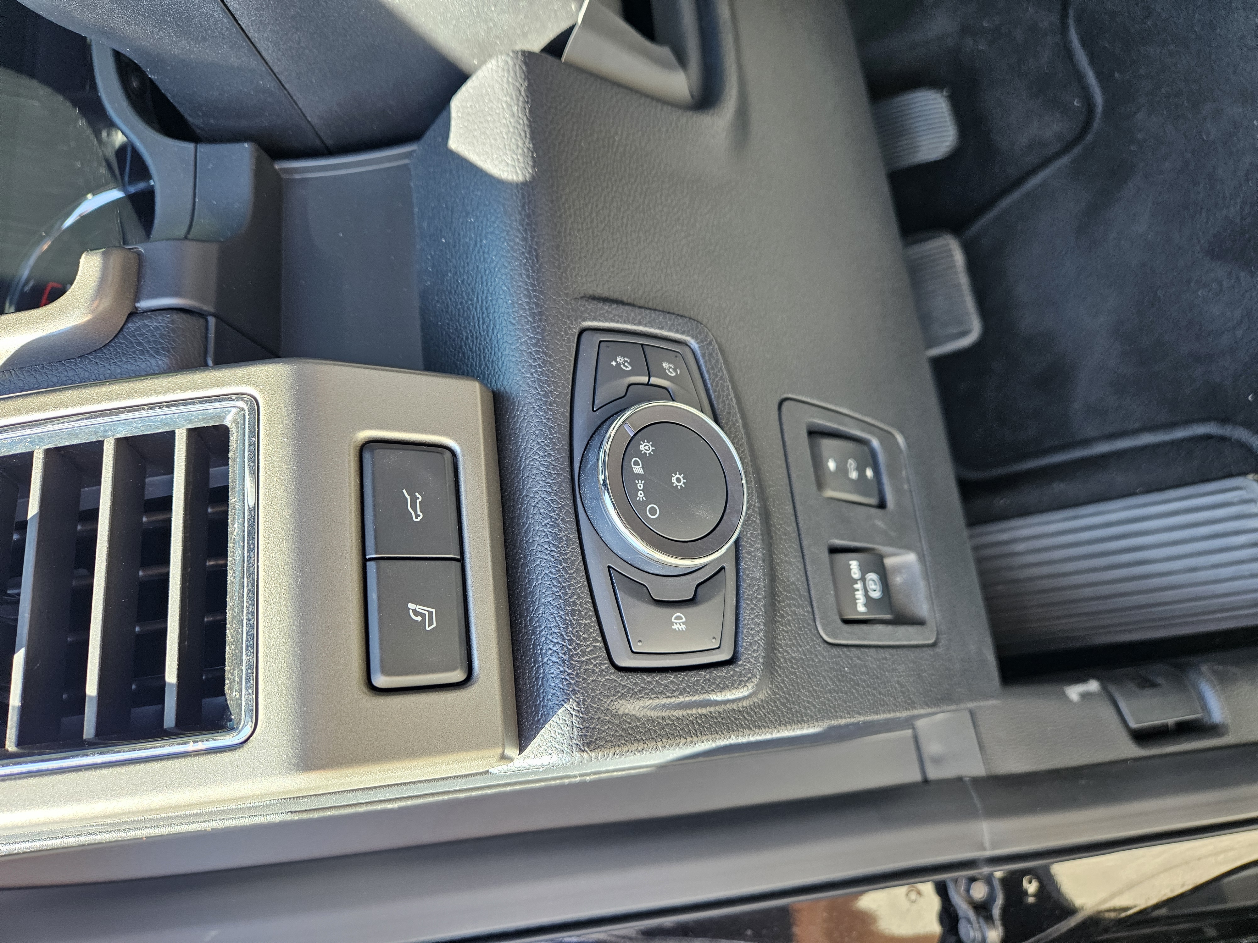 Used 2019 Ford Expedition XLT w/ Equipment Group 202A RWD image 9