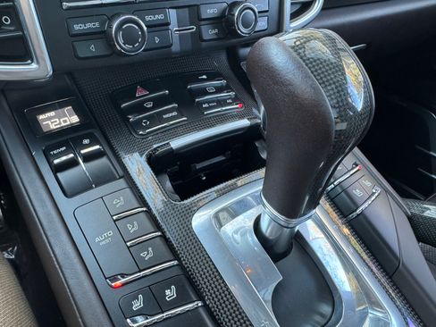 Used 2011 Porsche Cayenne Turbo image 21