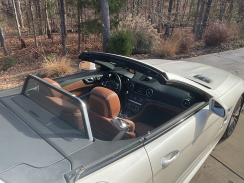 Used 2018 Mercedes-Benz SL 550 image 14
