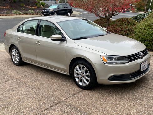 Used 2014 Volkswagen Jetta SE image 1