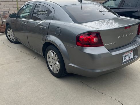 Used 2013 Dodge Avenger SE image 1