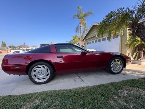 Used 1994 Chevrolet Corvette Coupe image 1