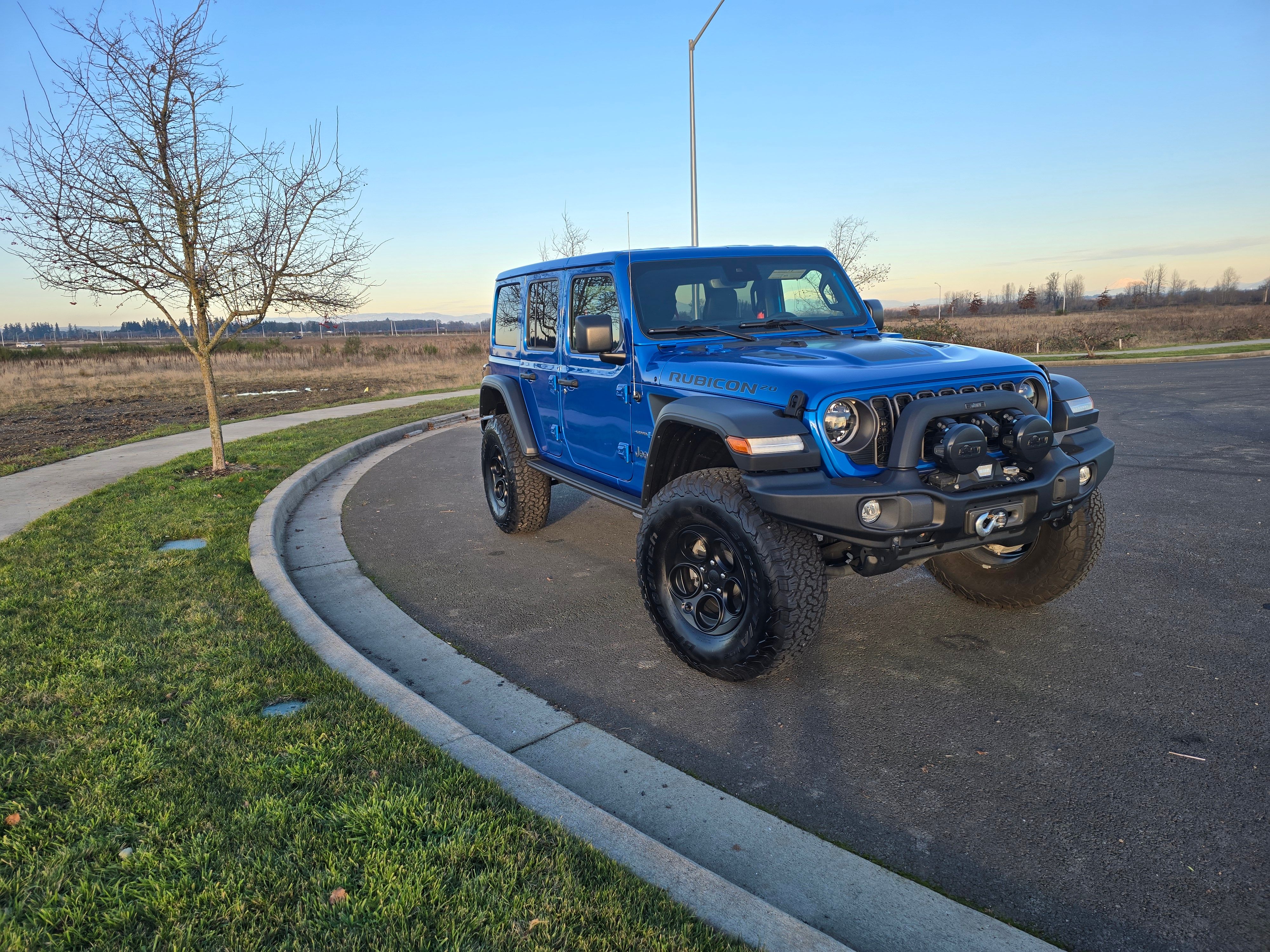 Used 2023 Jeep Wrangler Unlimited Rubicon 4xe AWD/4WD image 19
