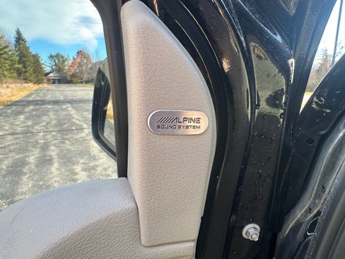 Used 2008 Chrysler Aspen Limited image 16