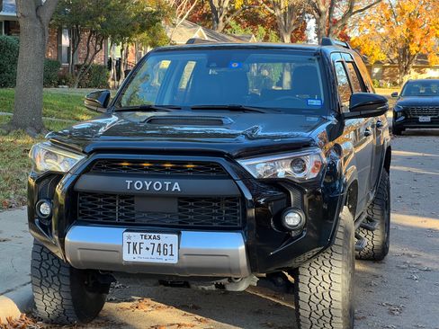 Used 2021 Toyota 4Runner TRD Off-Road Premium AWD/4WD image 2