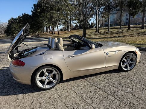 Used 2011 BMW Z4 sDrive30i image 8