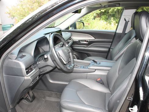 Used 2024 Toyota Grand Highlander AWD Hybrid image 6