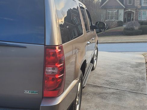 Used 2012 Chevrolet Suburban LTZ image 9