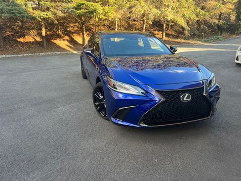 Used 2023 Lexus ES 350 F Sport w/ Accessory Package (Z2) FWD image 3
