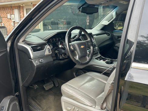 Used 2016 Chevrolet Suburban LT RWD image 9