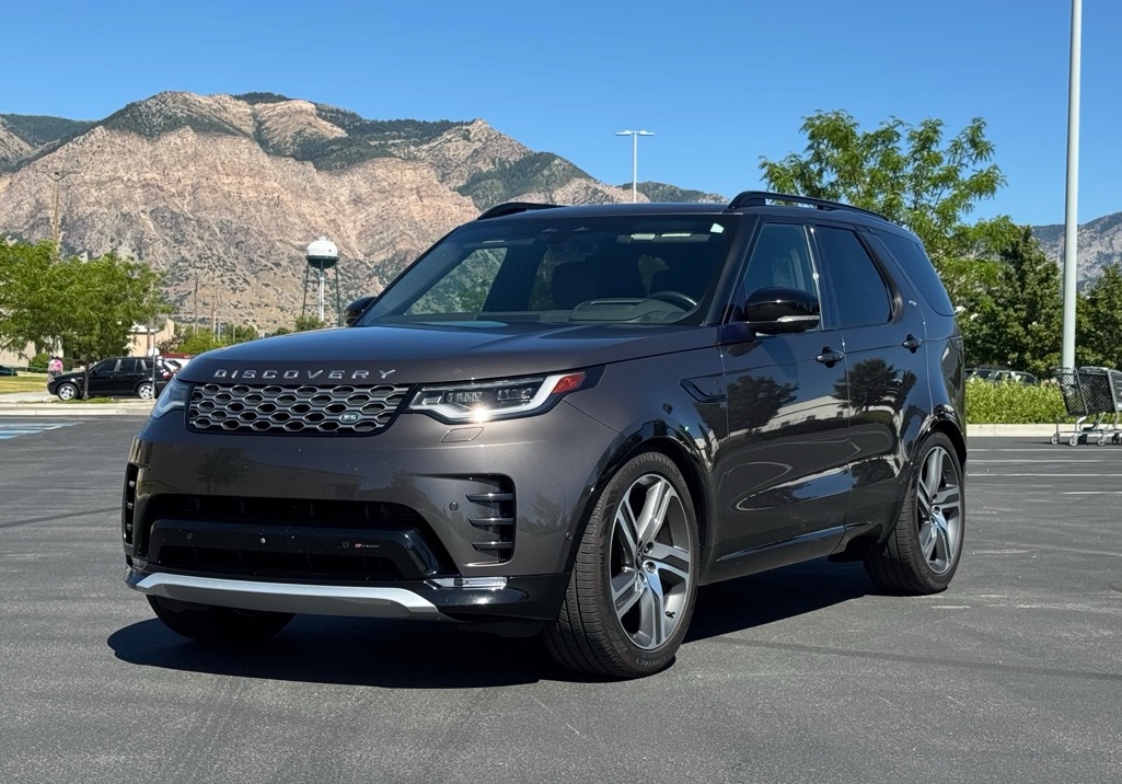 Used 2023 Land Rover Discovery Metropolitan Edition AWD/4WD image 1