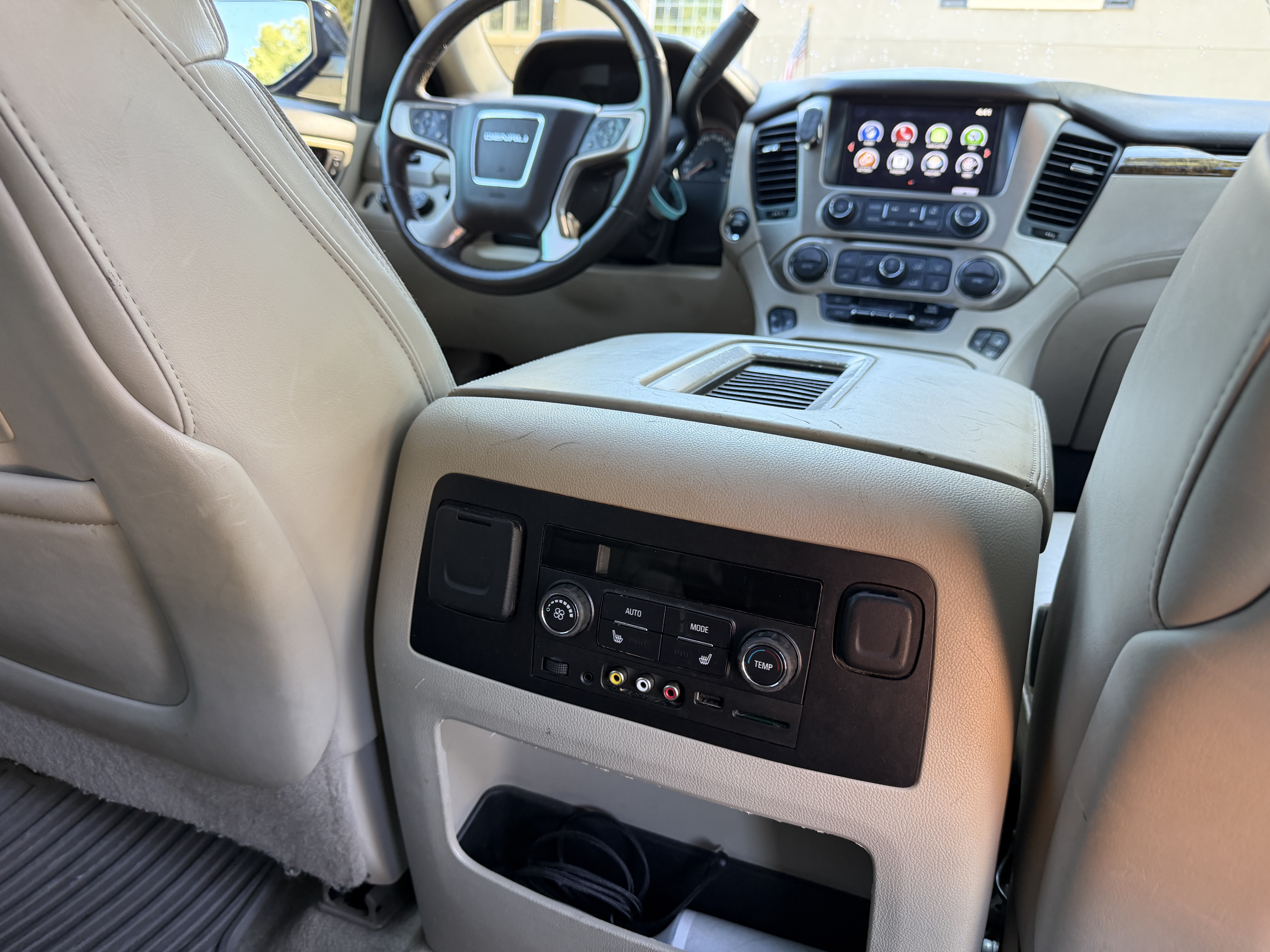 Used 2016 GMC Yukon XL Denali w/ Open Road Package AWD/4WD image 17
